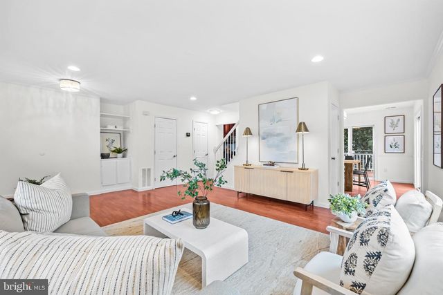 13513 COATES LN, Herndon, VA 20171