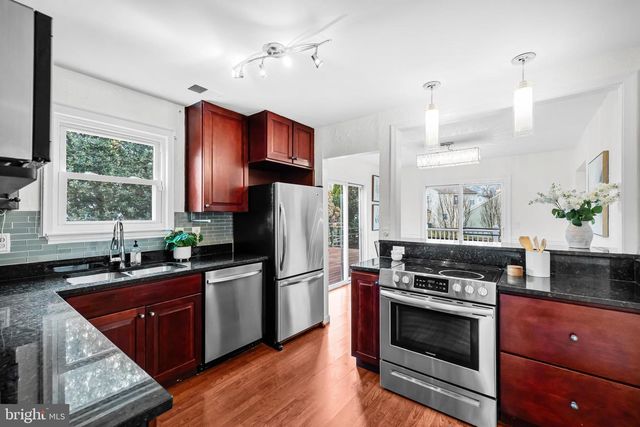 13513 COATES LN, Herndon, VA 20171