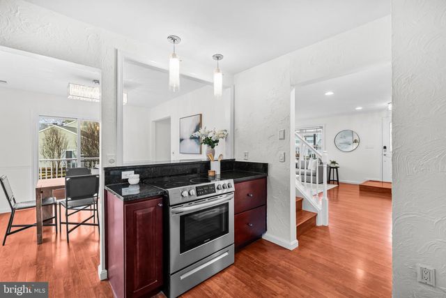 13513 COATES LN, Herndon, VA 20171