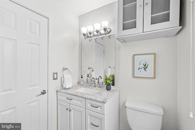 13513 COATES LN, Herndon, VA 20171