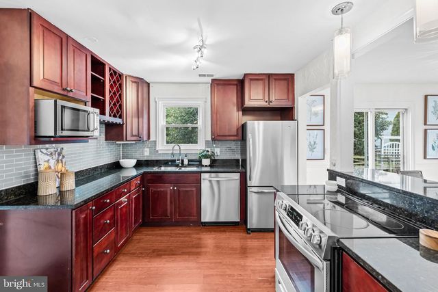 13513 COATES LN, Herndon, VA 20171