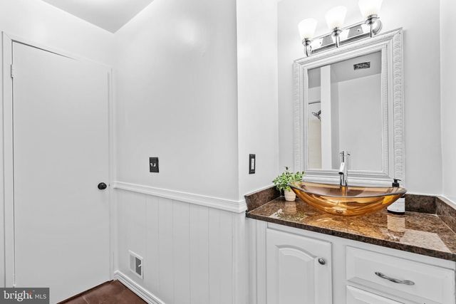 13513 COATES LN, Herndon, VA 20171