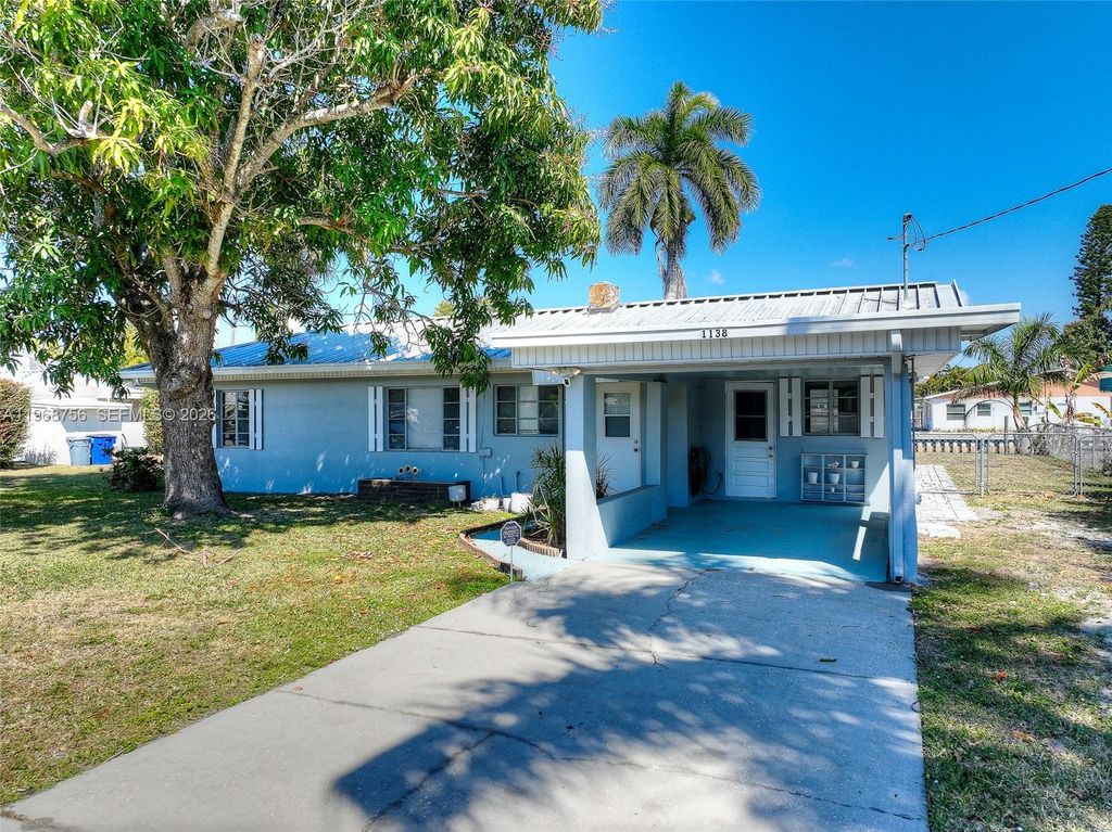 Image 1 of property listing at 1138 Harbor Drive, Fort Myers, FL 33917