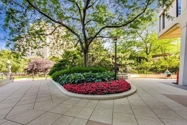 1960 N Lincoln Park West Avenue 408, Chicago, IL 60614