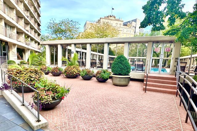 1960 N Lincoln Park West Avenue 408, Chicago, IL 60614