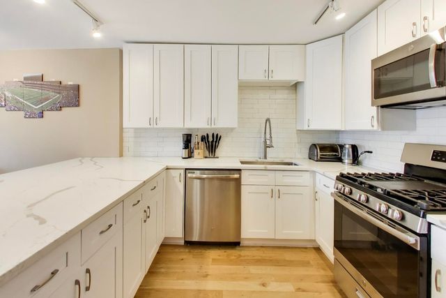 1960 N Lincoln Park West Avenue 408, Chicago, IL 60614