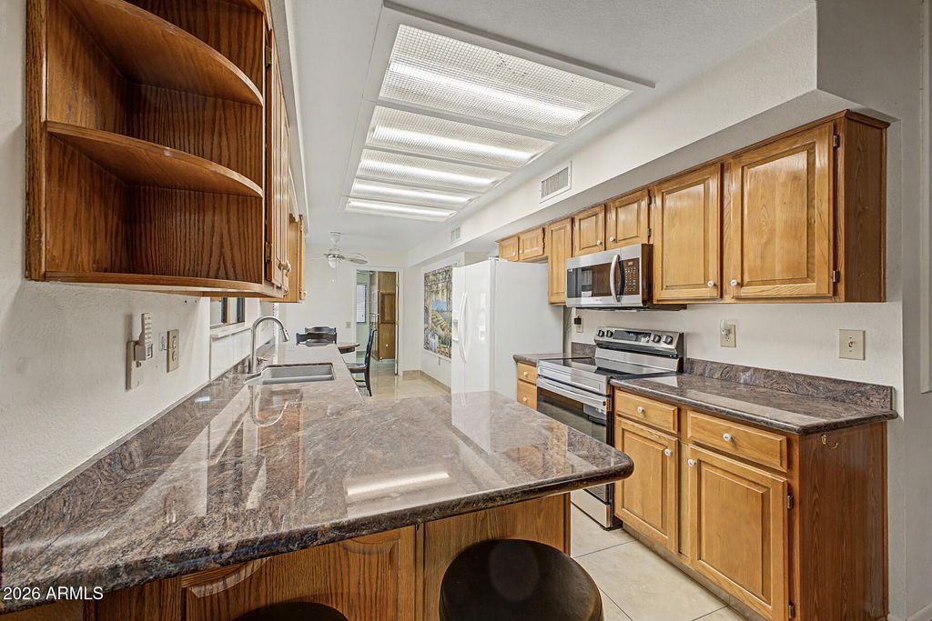 Image 11 of property listing at 20834 N GABLE HILL Drive, Sun City West, AZ 85375