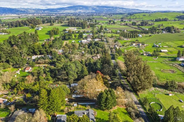 5070 Blank Rd, Sebastopol, CA 95472