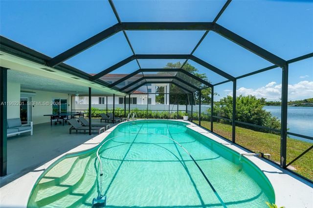 21320 NE 25th Court, Miami, FL 33180