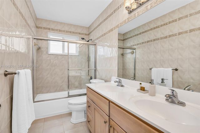 21320 NE 25th Court, Miami, FL 33180