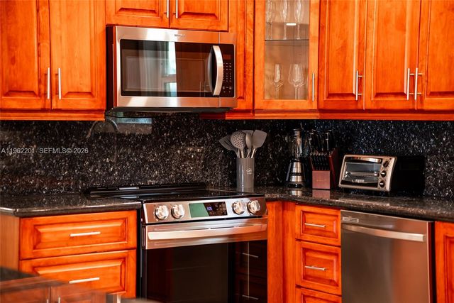 21320 NE 25th Court, Miami, FL 33180