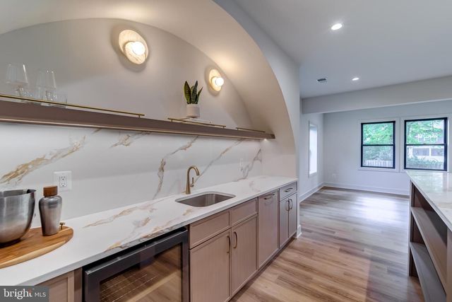 903 LAUREN LN SE, Vienna, VA 22180