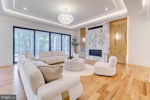 903 LAUREN LN SE, Vienna, VA 22180
