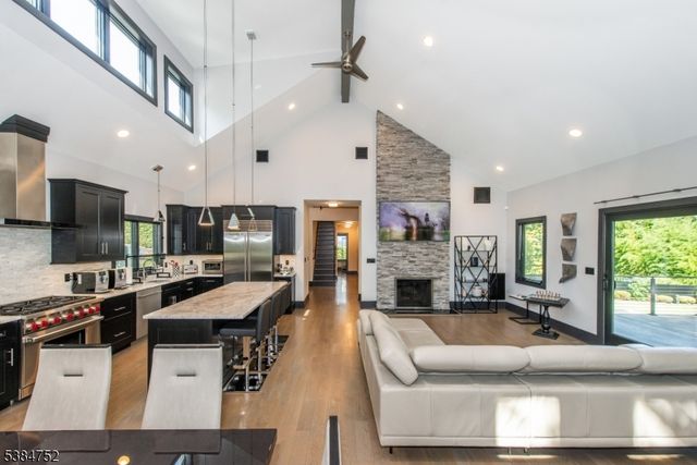 82 Fells Rd, Essex Fells Twp., NJ 07021