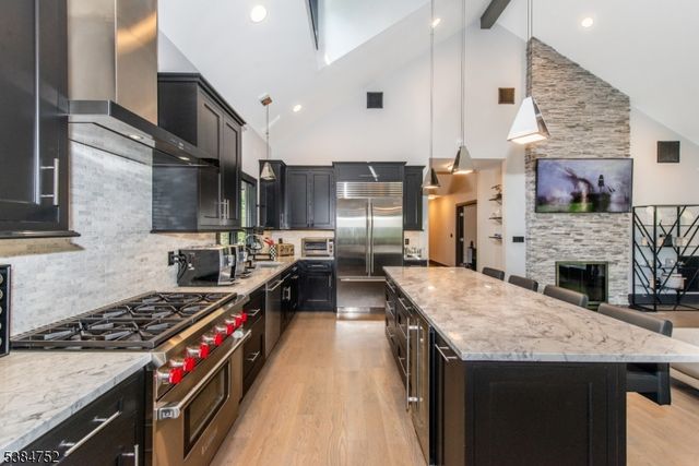 82 Fells Rd, Essex Fells Twp., NJ 07021