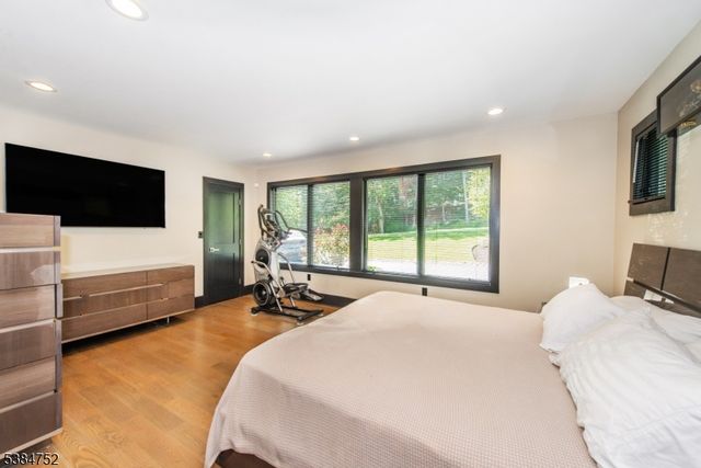 82 Fells Rd, Essex Fells Twp., NJ 07021