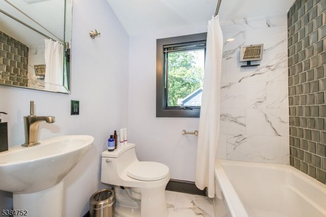 82 Fells Rd, Essex Fells Twp., NJ 07021