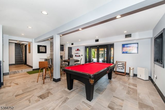 82 Fells Rd, Essex Fells Twp., NJ 07021