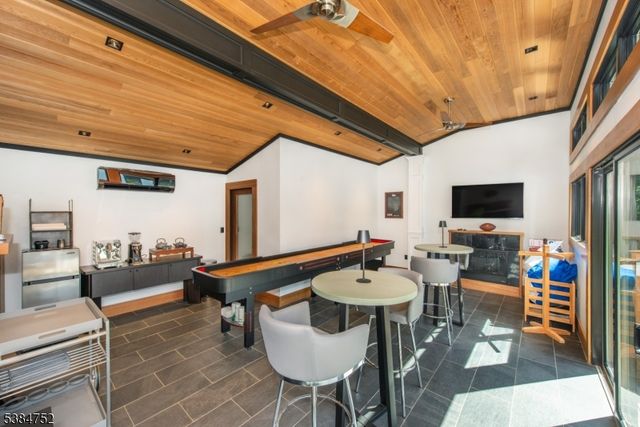 82 Fells Rd, Essex Fells Twp., NJ 07021