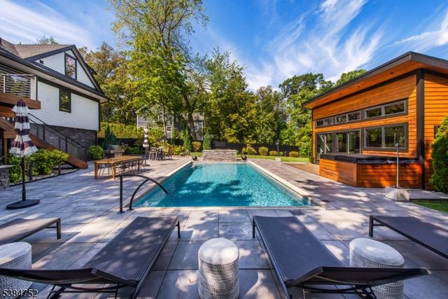 82 Fells Rd, Essex Fells Twp., NJ 07021