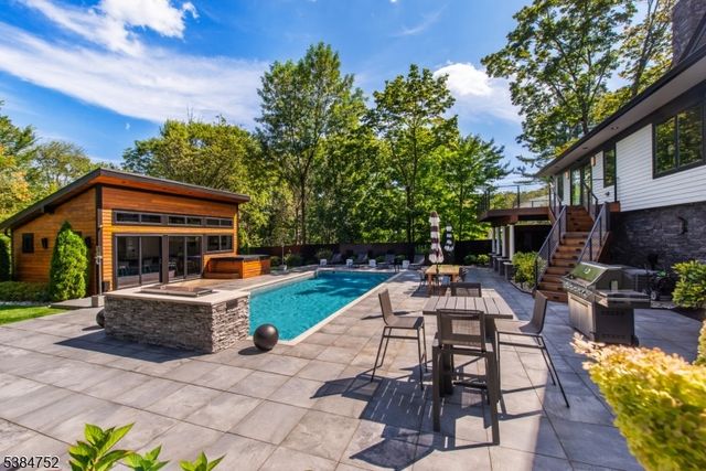 82 Fells Rd, Essex Fells Twp., NJ 07021