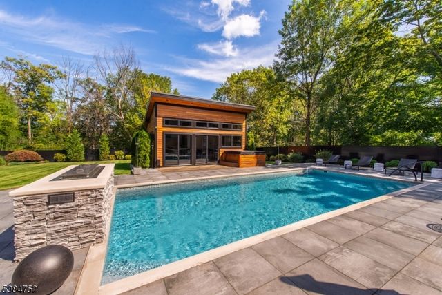 82 Fells Rd, Essex Fells Twp., NJ 07021