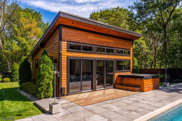 82 Fells Rd, Essex Fells Twp., NJ 07021