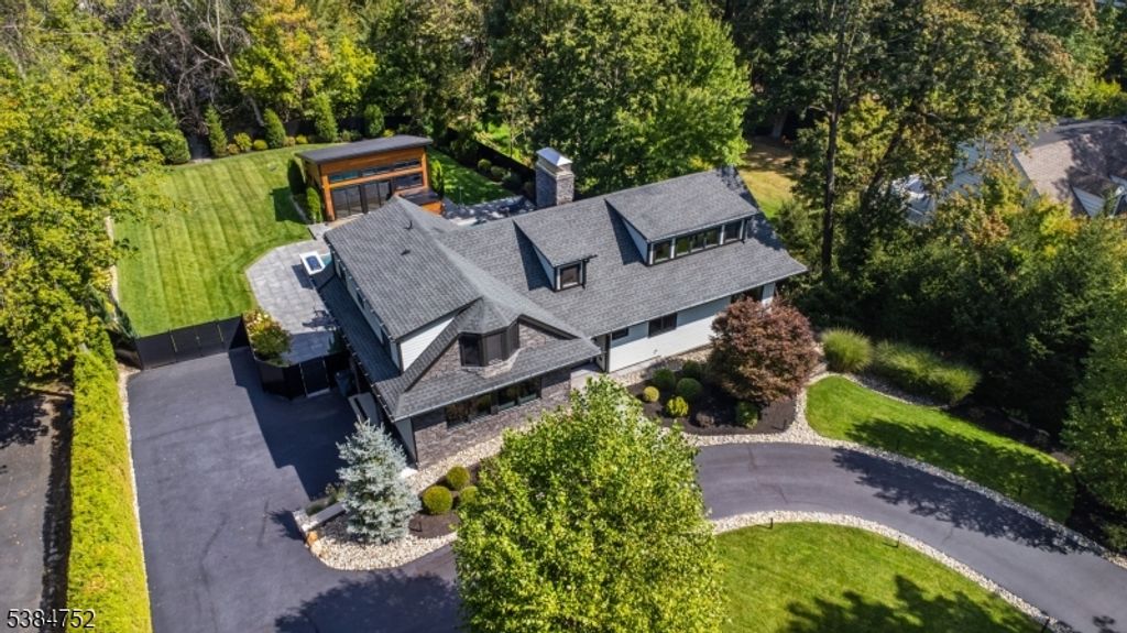 82 Fells Rd, Essex Fells Twp., NJ 07021