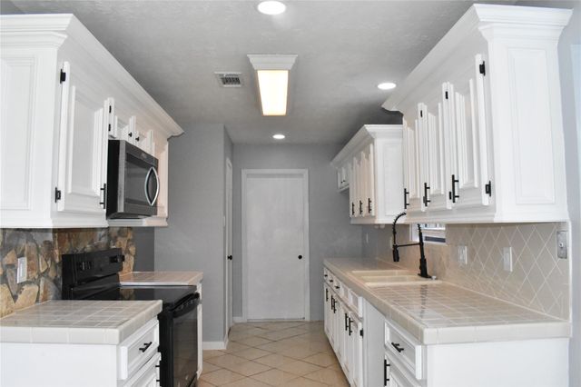 1347 Somercotes Lane, Channelview, TX 77530