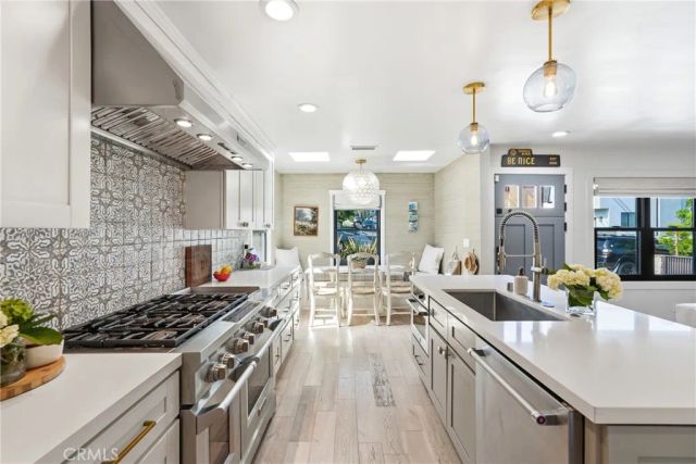 1240 15th Street, Hermosa Beach, CA 90254
