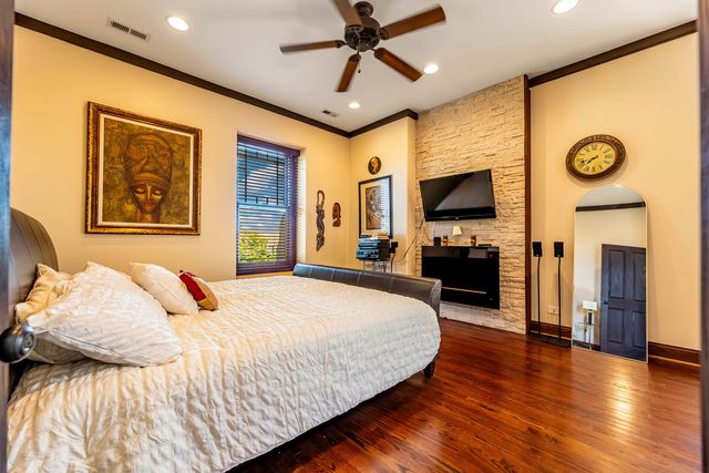 4126 S Lake Park Avenue, Chicago, IL 60653