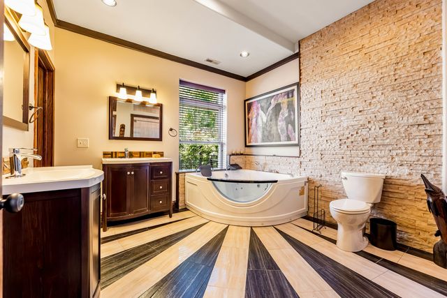 4126 S Lake Park Avenue, Chicago, IL 60653