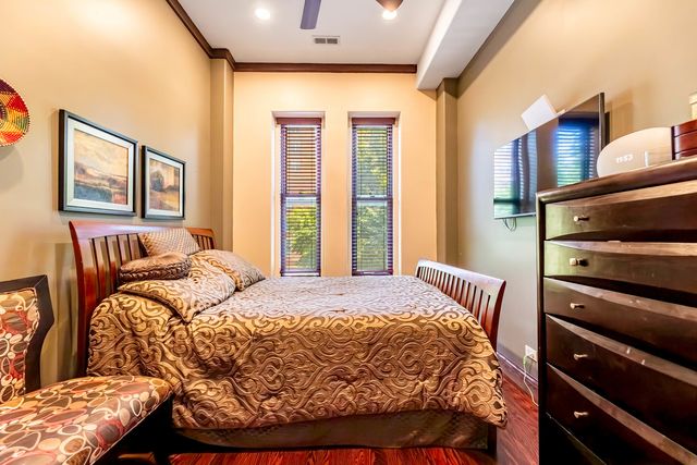 4126 S Lake Park Avenue, Chicago, IL 60653