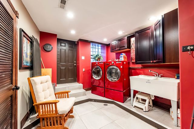 4126 S Lake Park Avenue, Chicago, IL 60653