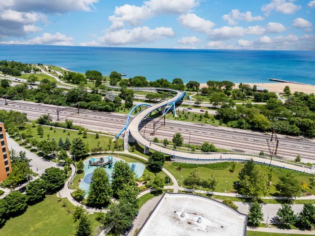 4126 S Lake Park Avenue, Chicago, IL 60653