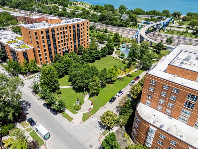 4126 S Lake Park Avenue, Chicago, IL 60653