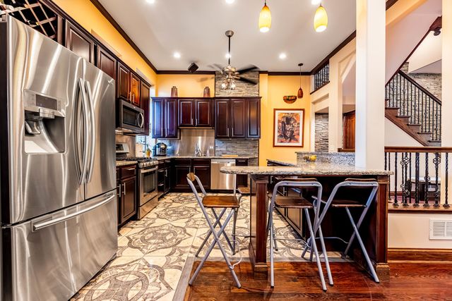 4126 S Lake Park Avenue, Chicago, IL 60653
