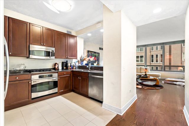 600 N LAKE SHORE Drive 407, Chicago, IL 60611