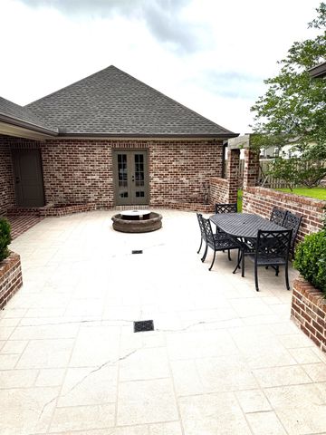225 Rue L'amitie, Thibodaux, LA 70301