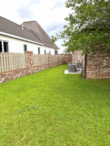 225 Rue L'amitie, Thibodaux, LA 70301