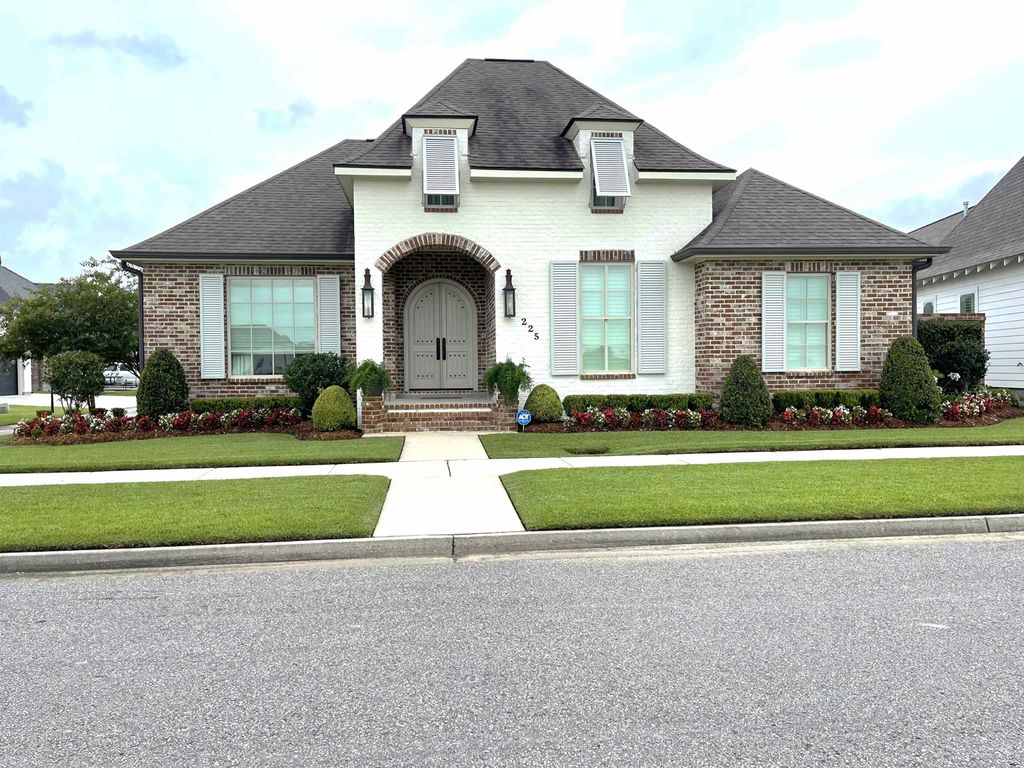 225 Rue L'amitie, Thibodaux, LA 70301