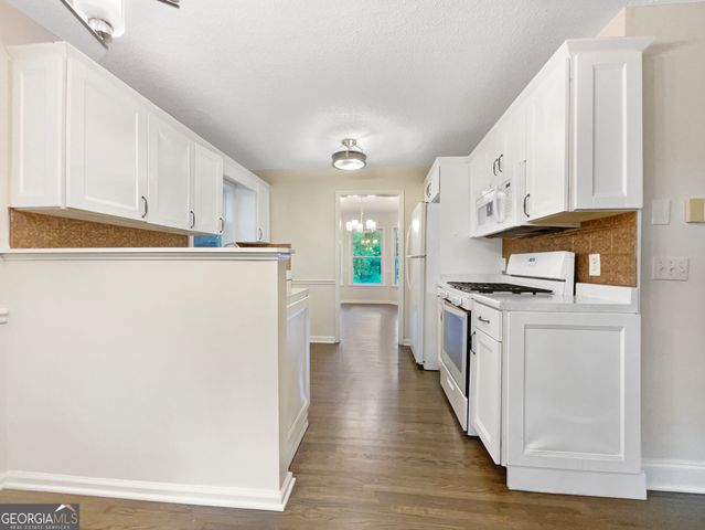 463 Amsterdam Way, Dallas, GA 30132