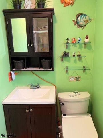 136 Dupont Ave, Hopatcong Boro, NJ 07843