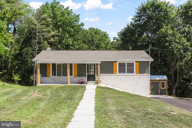 14 WATERFRONT DR, Hanover, PA 17331