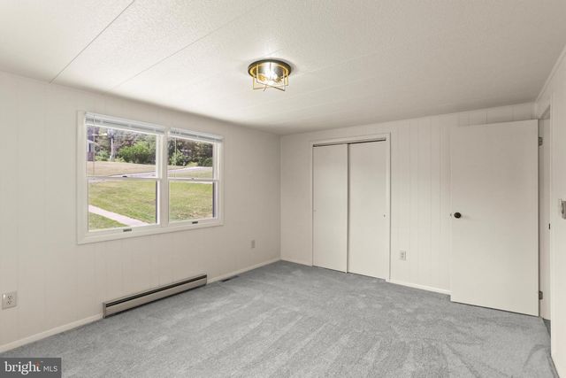 14 WATERFRONT DR, Hanover, PA 17331