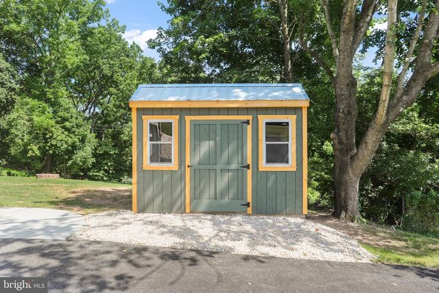 14 WATERFRONT DR, Hanover, PA 17331