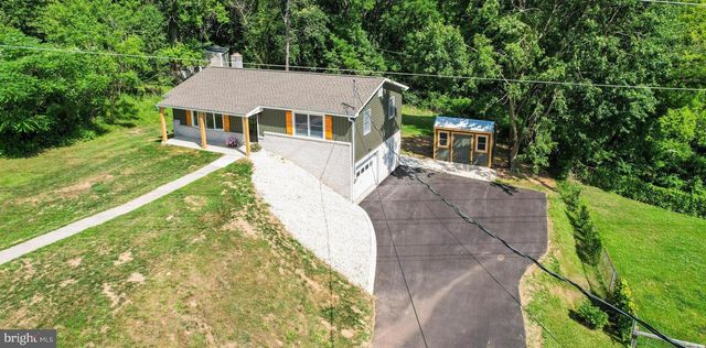 14 WATERFRONT DR, Hanover, PA 17331