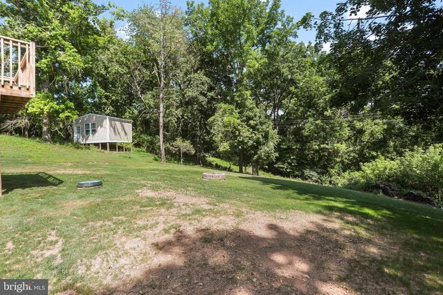 14 WATERFRONT DR, Hanover, PA 17331