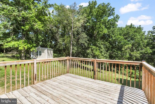 14 WATERFRONT DR, Hanover, PA 17331