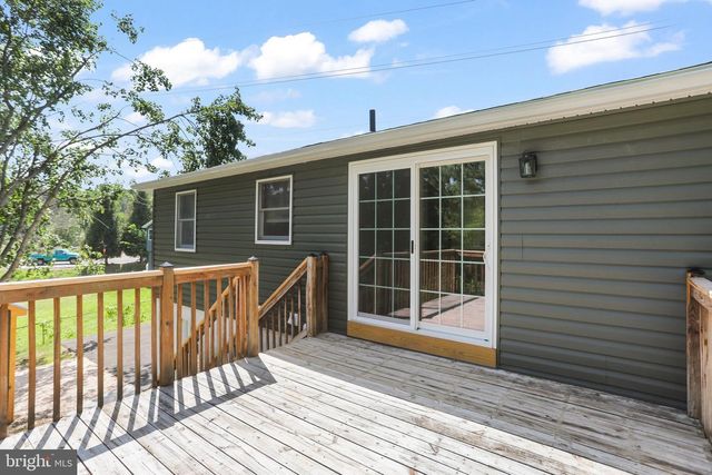 14 WATERFRONT DR, Hanover, PA 17331